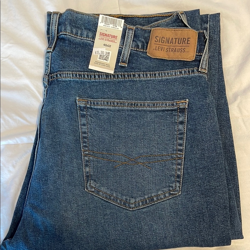 New men’s signature Levi Strauss Blue Jeans